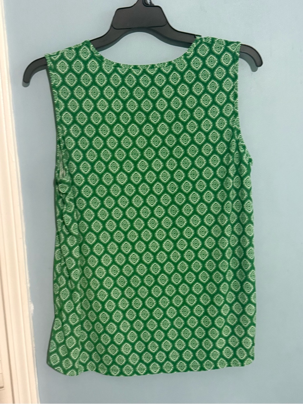 Cure Green Printed Sleeveless Keyhole Tank - Picture 7 of 11